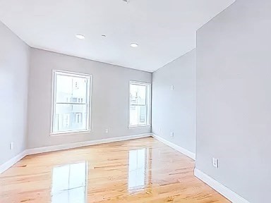 15 DANA AVE