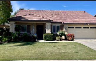 Northwest Bakersfield 4 bed+-2bath