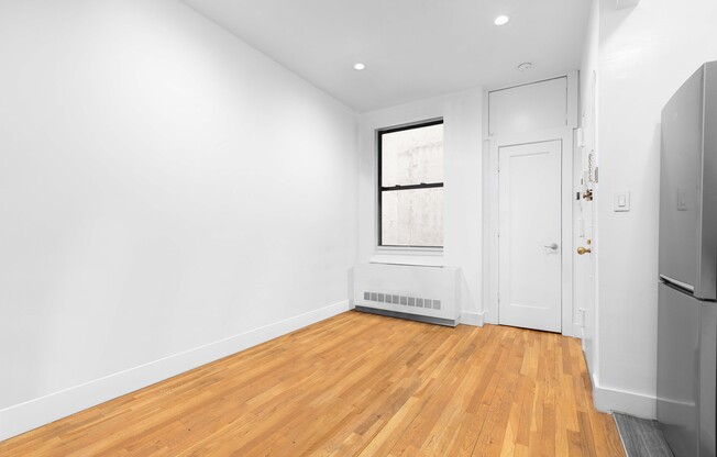 1582 YORK AVE