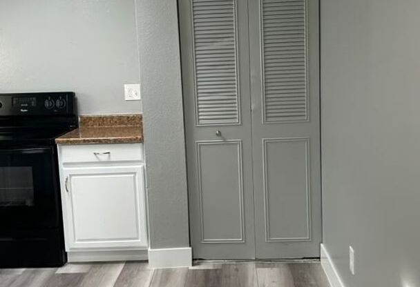 3 beds, 1 bath, 945 sqft, $1,600, Unit 1326 L1
