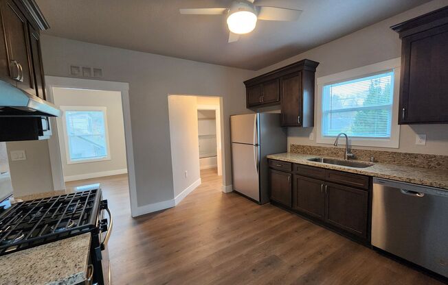 2 beds, 1 bath, $1,850, Unit 845 9th Ave