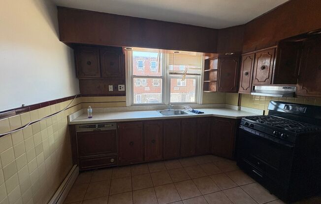 3 beds, 1.5 baths, $1,550