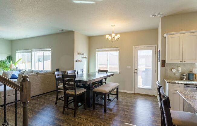 Like new in Ventana! 4 bedroom,3 bath, fenced yard.