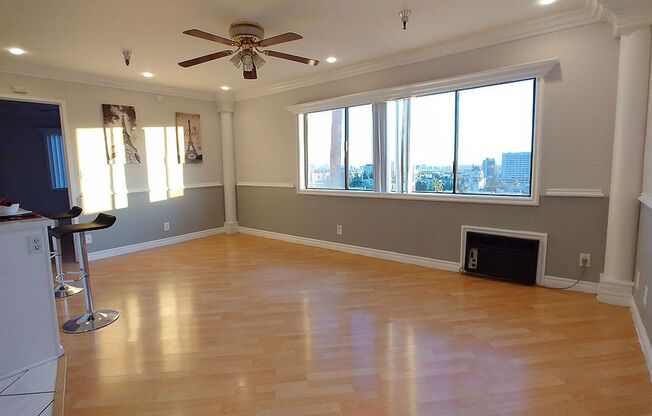 2 beds, 2 baths, 910 sqft, $2,795, Unit 304