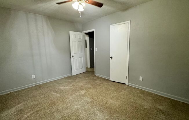 2 beds, 1 bath, 700 sqft, $795