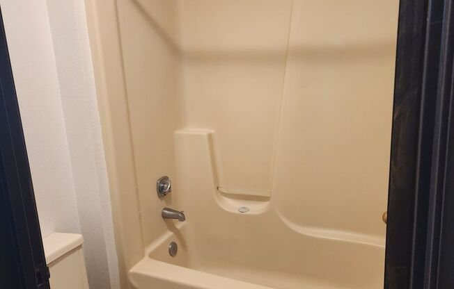 Studio, 1 bath, $750, Unit 25