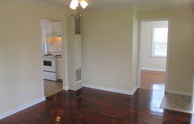 2 beds, 1 bath, $1,595