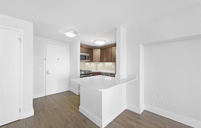 1 bed, 1 bath, 650 sqft, $5,100, Unit 1007