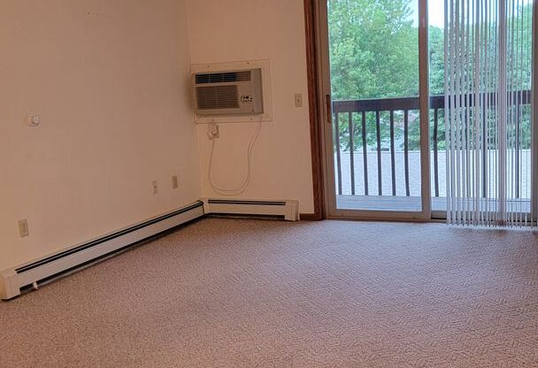 2 beds, 1 bath, $995