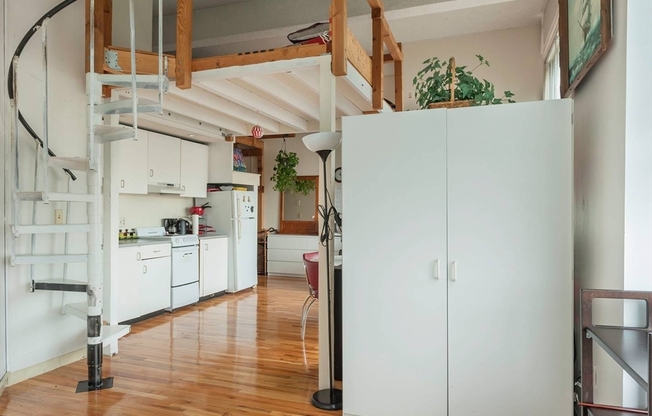 Studio, 1 bath, 480 sqft, $2,600, Unit #412