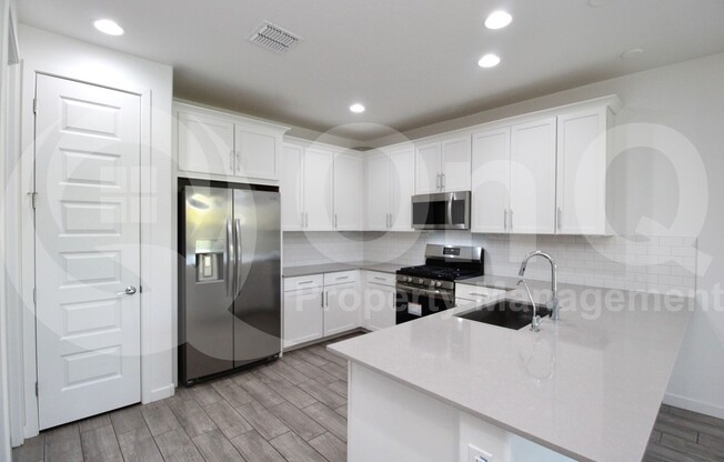 8923 W SOLANO DR