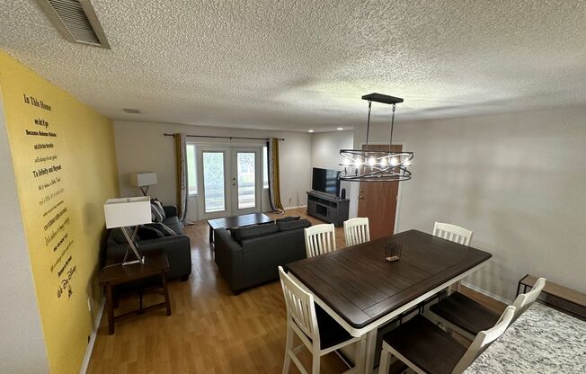 Fully Furnished 2/2 Condo!