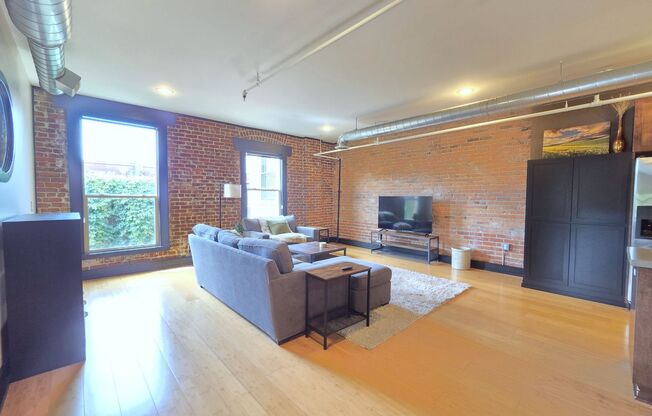 $3,000 - 1 Bd / 1 Ba Fully Furnished Condo in a Secure Building in Downtown Spokane
