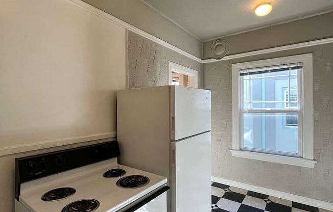 1 bed, 1 bath, $1,395, Unit 103