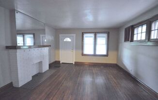 3 beds, 1 bath, $1,650, Unit 385