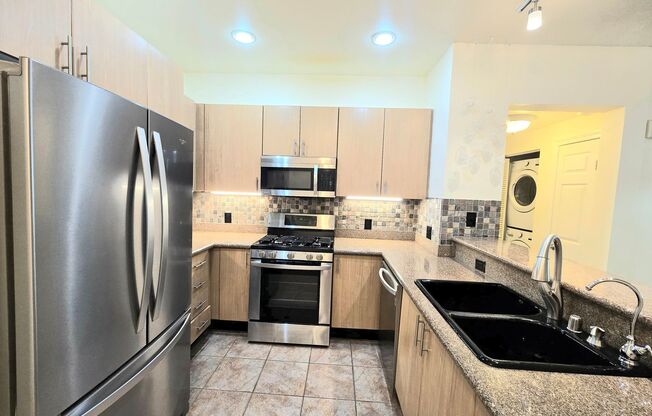 Beautiful 2 Bedroom 2 Bathroom Unit in Downtown San Diego!!