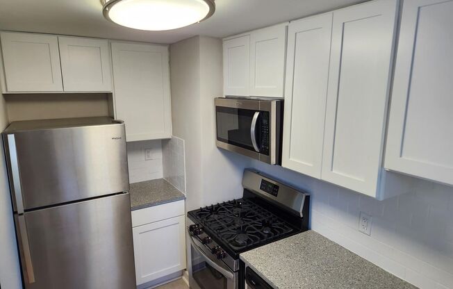 1 bed, 1 bath, 663 sqft, $2,100, Unit H-14