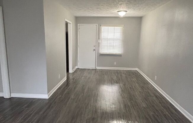 3 beds, 2 baths, 1,230 sqft, $975