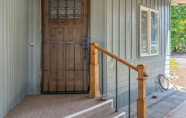 Salem 2 Bedroom Home Available Now !