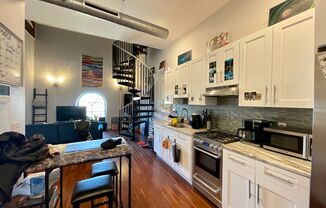 1 bed, 1.5 baths, $1,695, Unit Apt 32