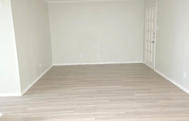 2 beds, 1 bath, 900 sqft, $1,321, Unit LAW11-116