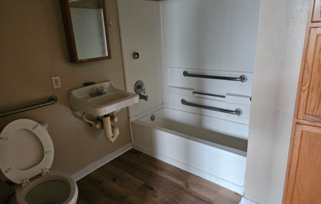 E. Southcross, Apt #10