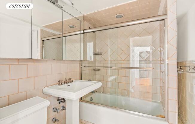1 bed, 1 bath, $4,700, Unit 11D