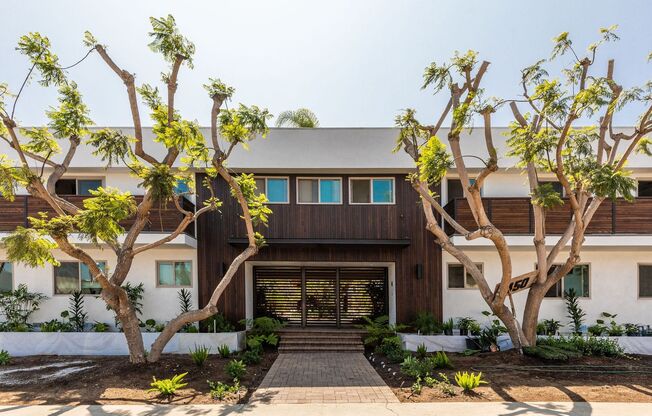 2 beds, 2 baths, 949 sqft, $3,375, Unit 21