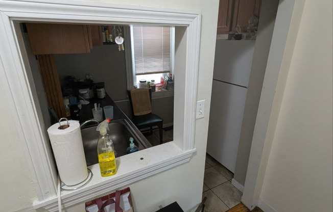 2 beds, 1 bath, $2,950, Unit 3