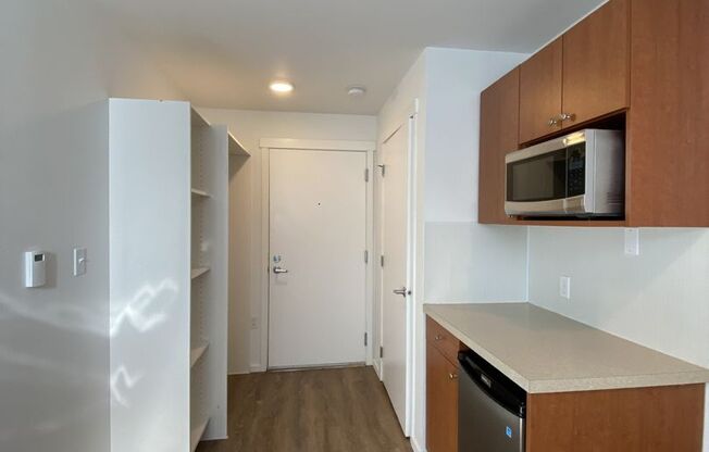 Studio, 1 bath, 180 sqft, $1,245, Unit 3411