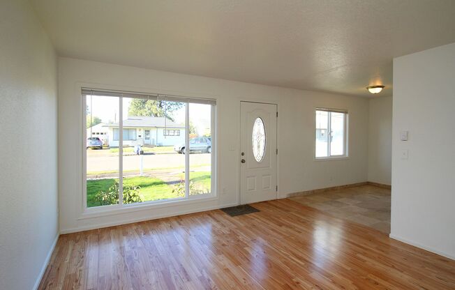 Beautifully Remodeled 3 Bedroom Mid-Century One-Level Home – SE PDX