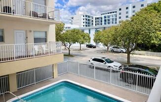 Spacious 1 bedroom 1 bathroom unit in the heart of Hollywood!