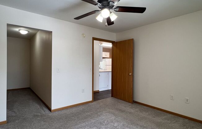 1 bed, 1 bath, 691 sqft, $890, Unit ME 2401-61