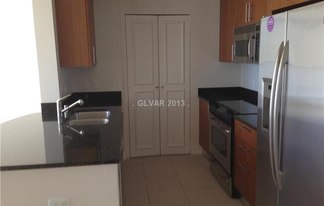 2 beds, 2 baths, $2,400, Unit Unit 3005