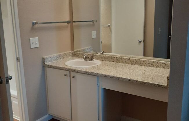 1 bed, 1 bath, 660 sqft, $1,520, Unit 115