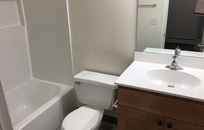 1 bed, 1 bath, 682 sqft, $1,215, Unit GL55010