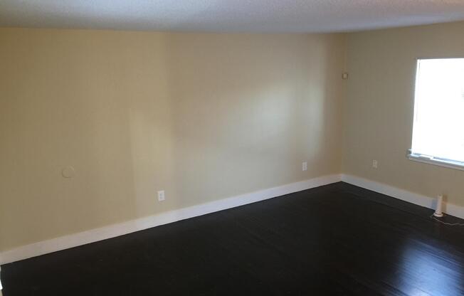 2 beds, 1 bath, $1,050