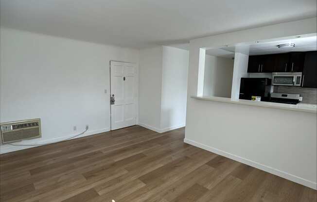 Welcome Home to 1646 N. Harvard
