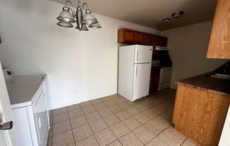 2 beds, 1 bath, $850, Unit Apt G