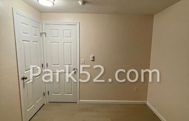 2 beds, 1 bath, $1,650, Unit 1114 S Monroe St.