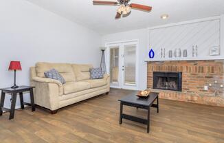 Home - Lincoln Glens Apartments - Tulsa, OK