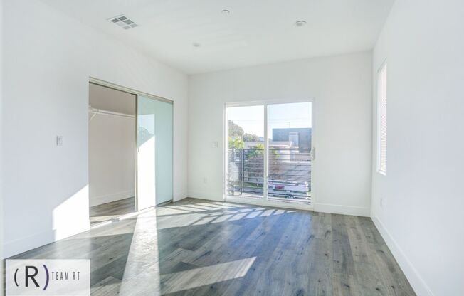 3 beds, 3 baths, 1,565 sqft, $3,600, Unit 11639 1/2 Burbank Blvd