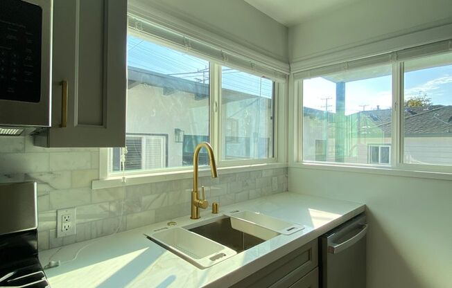 Studio, 1 bath, 400 sqft, $1,895, Unit 2222 1/2 #D