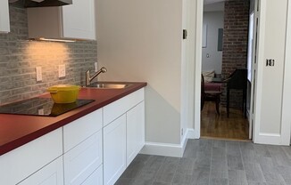 1 bed, 1 bath, 450 sqft, $1,950, Unit Rear