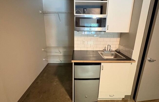 Studio, 1 bath, 436 sqft, $999, Unit 110