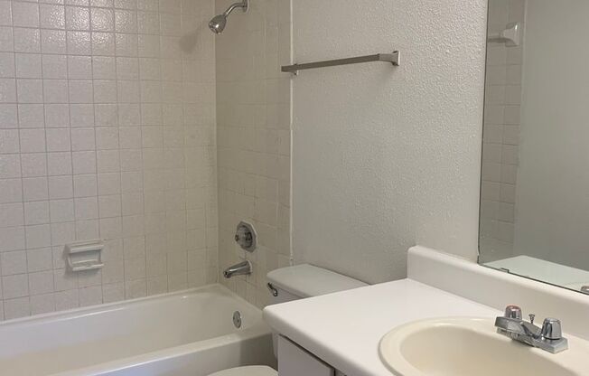 2 beds, 2 baths, 1,003 sqft, $1,050, Unit 1802