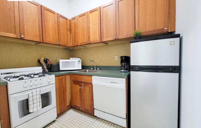 344 E 51 ST