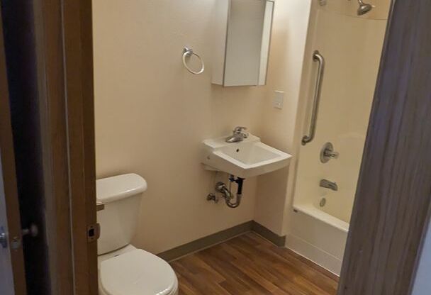 1 bed, 1 bath, 650 sqft, $1,325, Unit 05