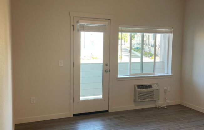 1 bed, 1 bath, 666 sqft, $1,599, Unit 212