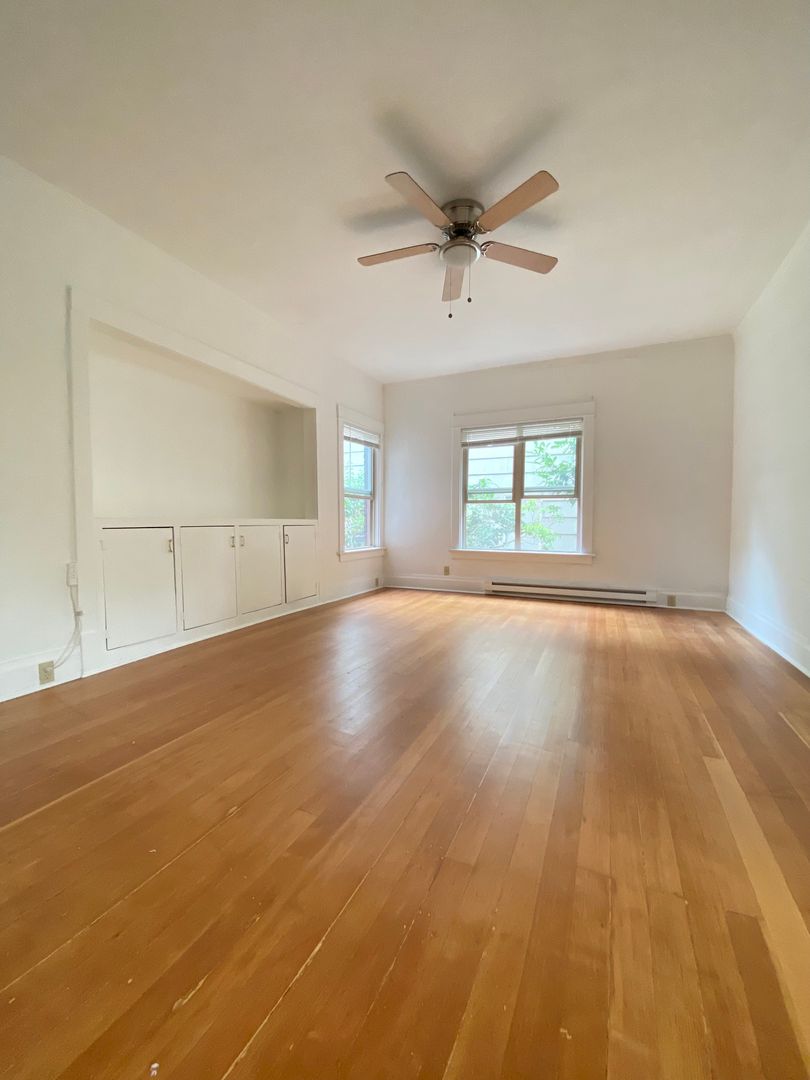 1421 On Queen Anne Apartments